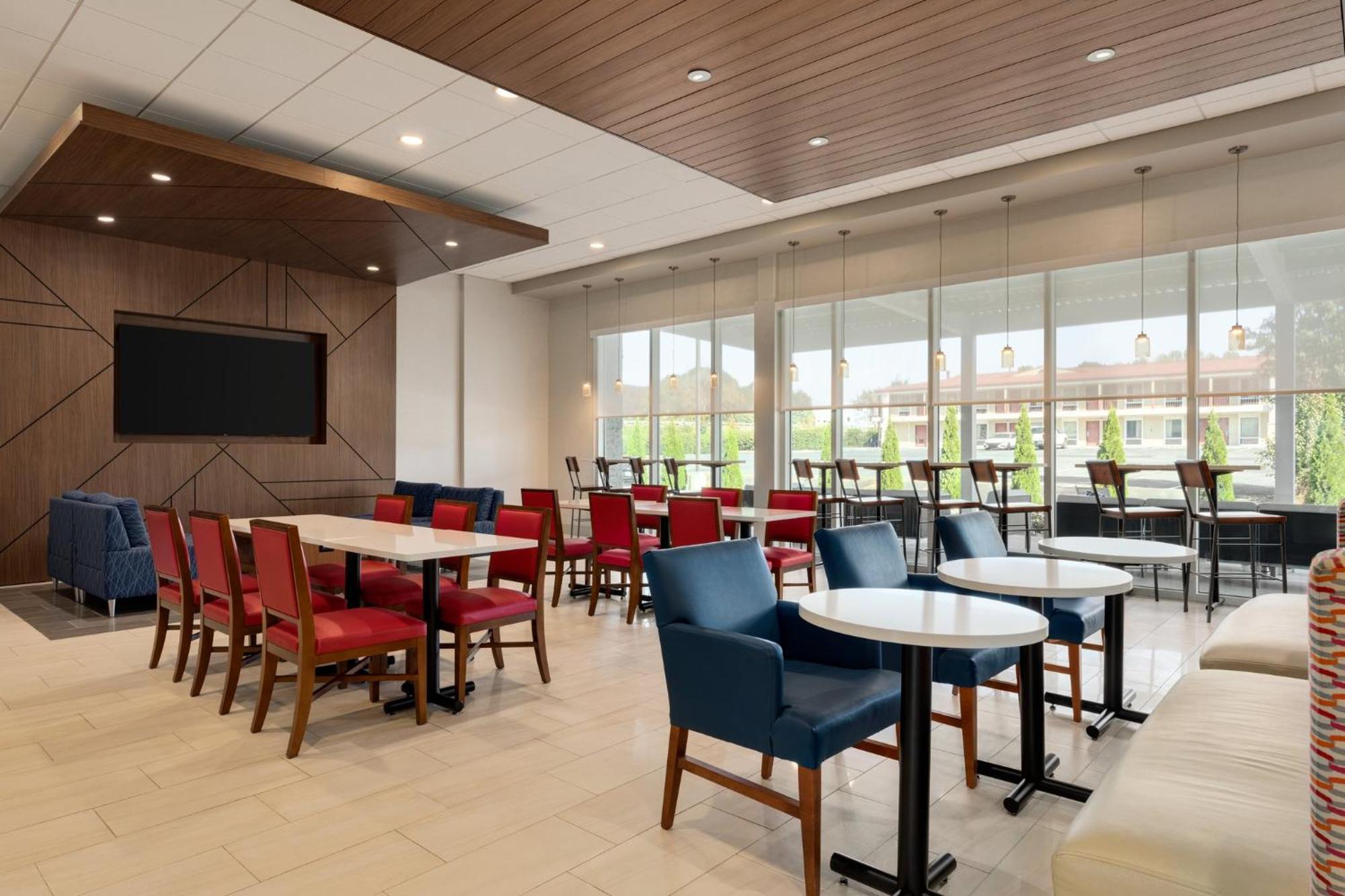 Express & - - Walnut Ave By Ihg 3*