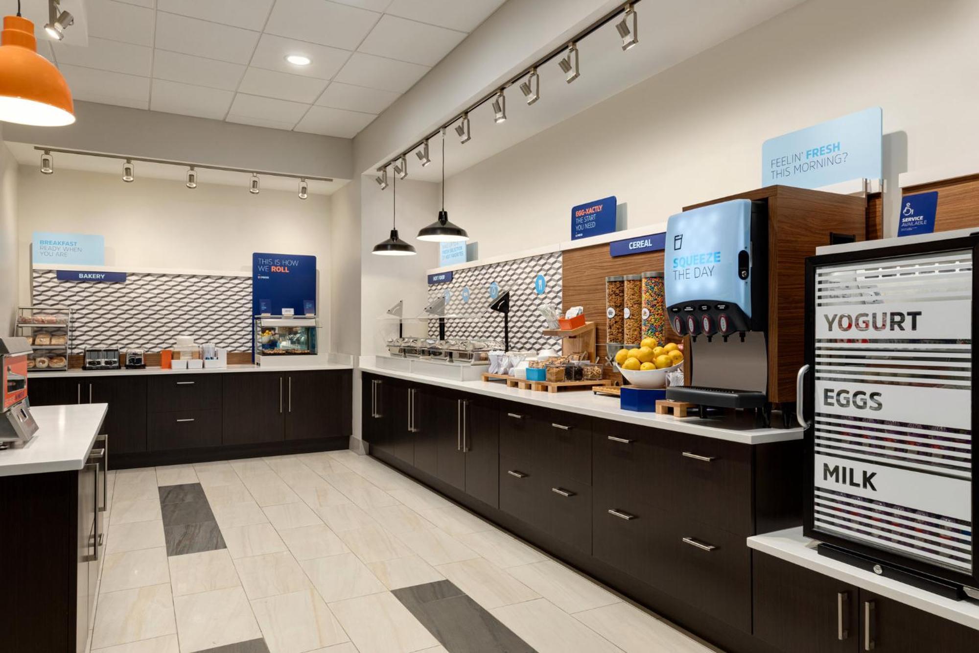 Hotel Express & - - Walnut Ave By Ihg