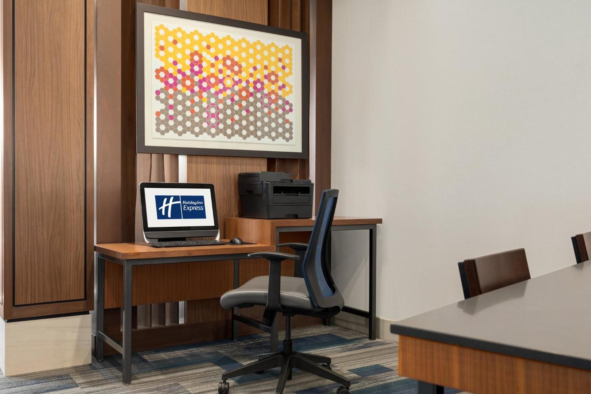 Express & - - Walnut Ave By Ihg Dalton