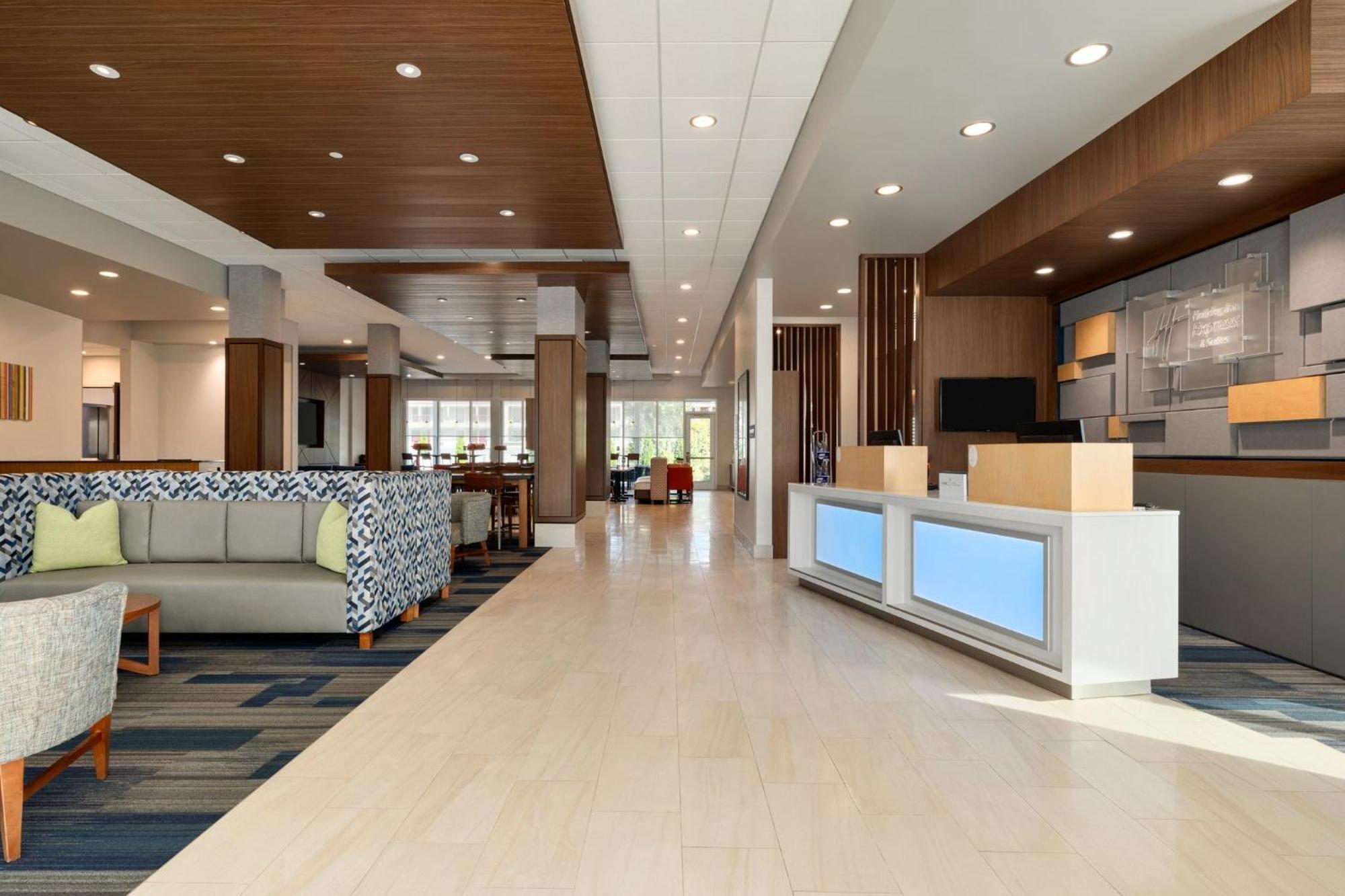 Express & - - Walnut Ave By Ihg 3*